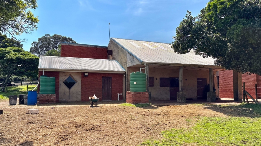 6 Bedroom Property for Sale in Lovemore Park Eastern Cape